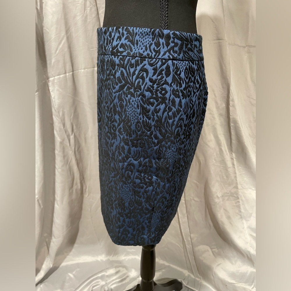 Ann Taylor Jacquard Blue and Black Embroidered Pencil Skirt - Picture 2 of 7